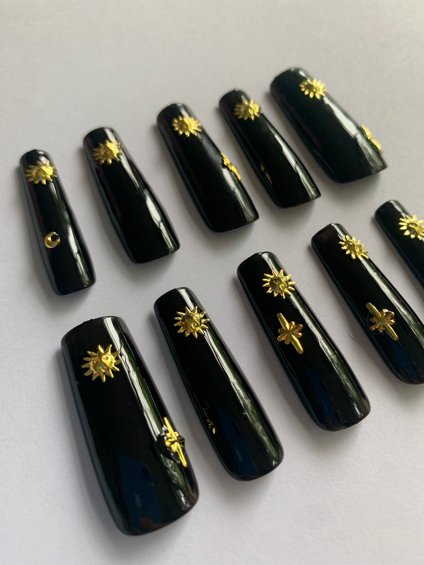 Black and gold reusable press on nails