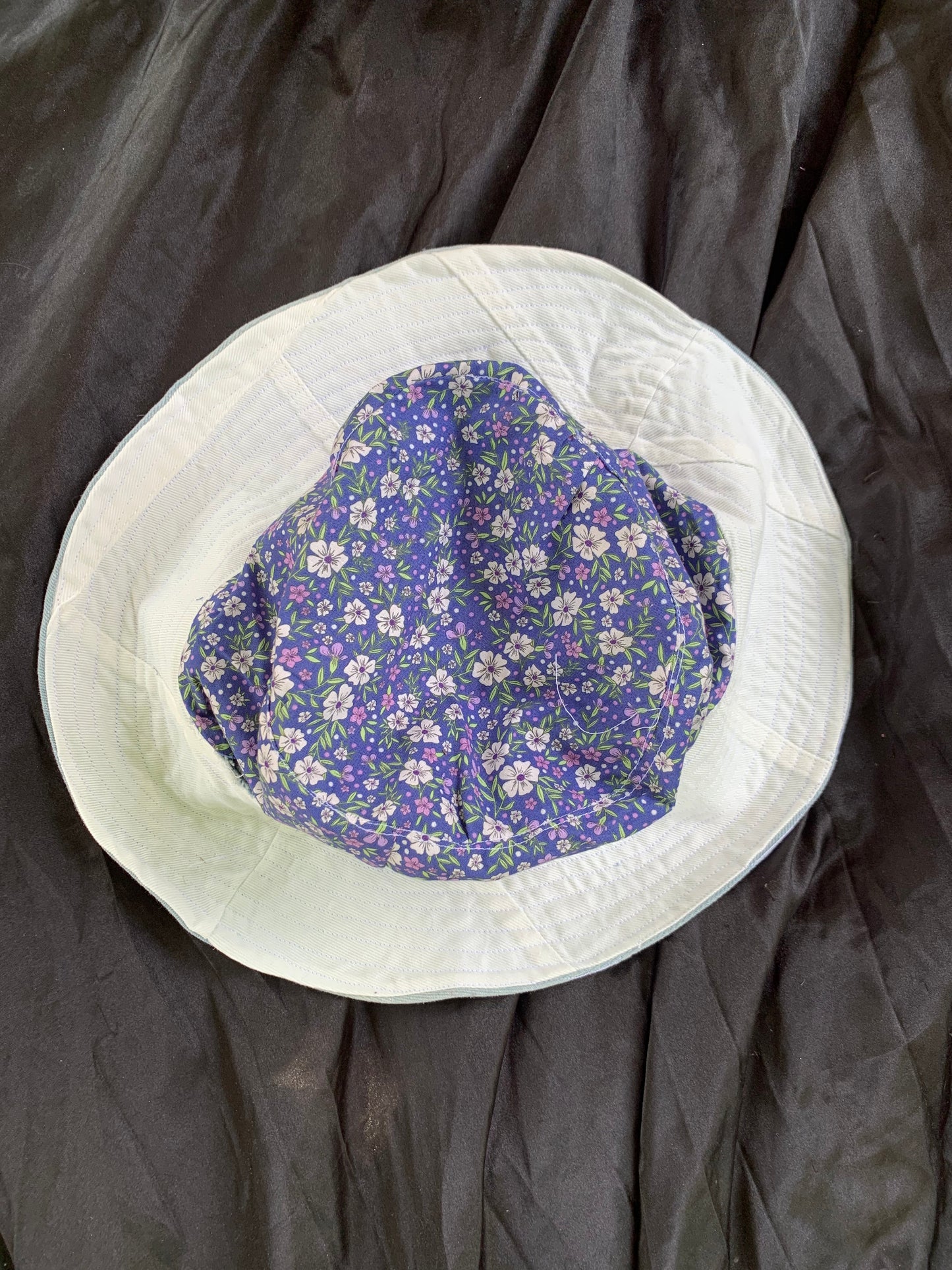 Floppy Jean reversible bucket hat
