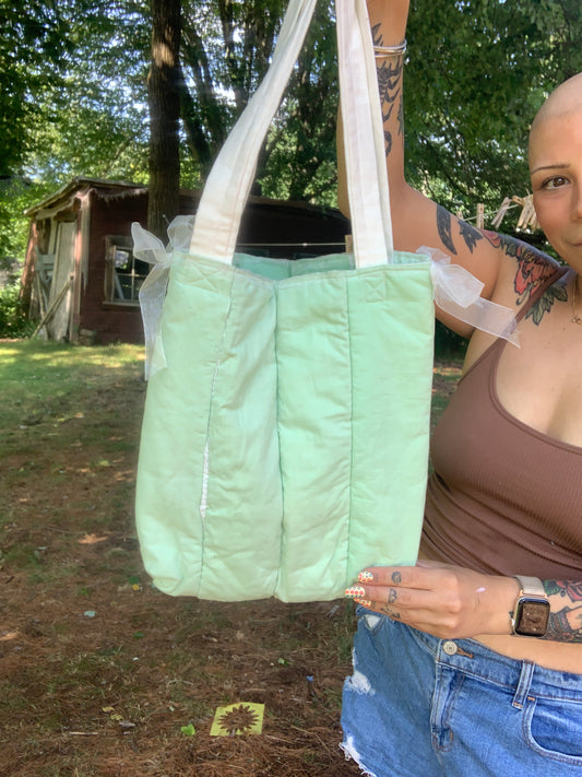Quilt bag with bows